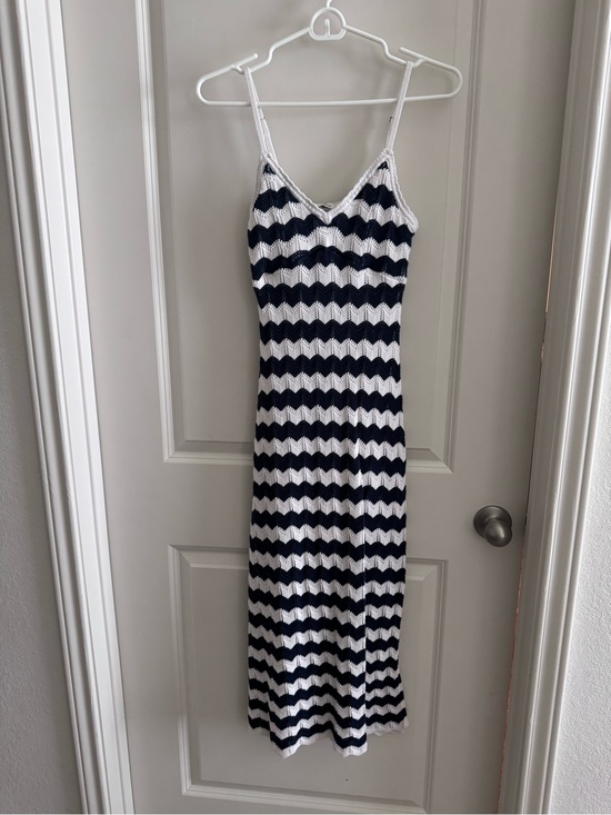 Hollister Dresses & Skirts - Hollister Navy and White Chevron Knit Maxi Dress